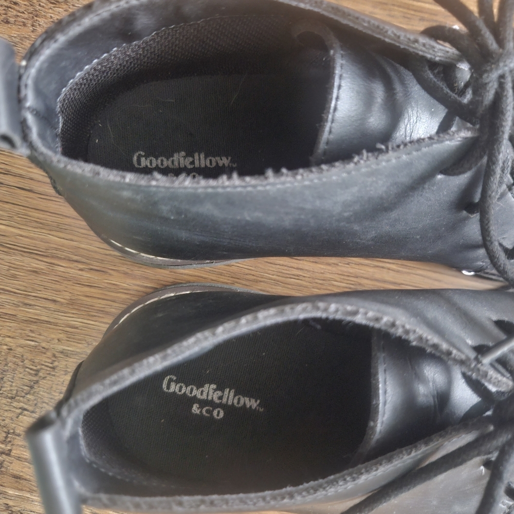 Men's Black Shoes, Size 7 - Picture 6 of 11
